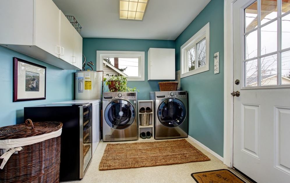 Large laundry room with lots of storage